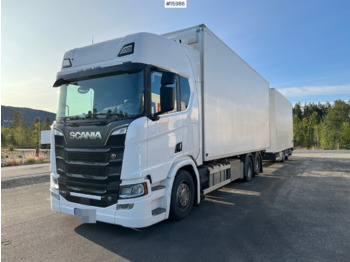 Грузовик-контейнеровоз/ Сменный кузов Scania R650