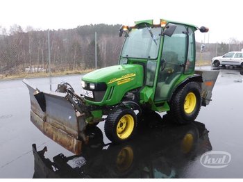  John-Deere 2520 Tractor with plow and spreader - Коммунальная/ Специальная техника