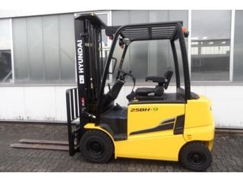 HYUNDAI 25BH-9 - Дизельный погрузчик
