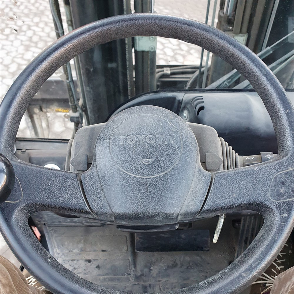 Вилочный погрузчик Toyota Traigo 20: фото 22
