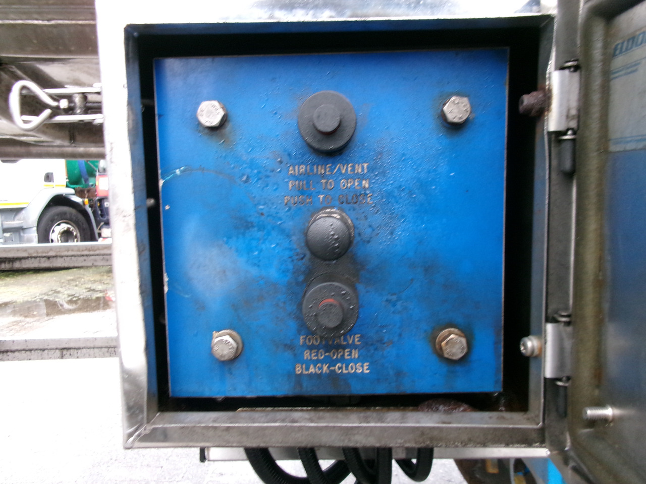 Полуприцеп-цистерна для транспортировки химикатов Clayton Chemical tank inox 37.5 m3 / 1 comp: фото 7