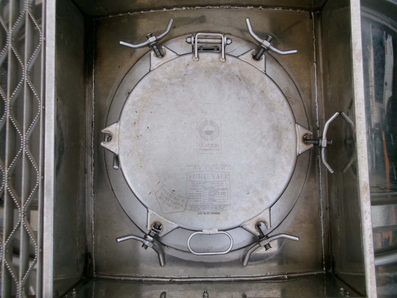 Полуприцеп-цистерна для транспортировки химикатов Clayton Chemical tank inox 37.5 m3 / 1 comp: фото 23