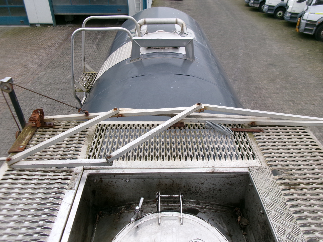 Полуприцеп-цистерна для транспортировки химикатов Magyar Chemical tank inox 37.4 m3 / 1 comp / ADR 30/11/2023: фото 10