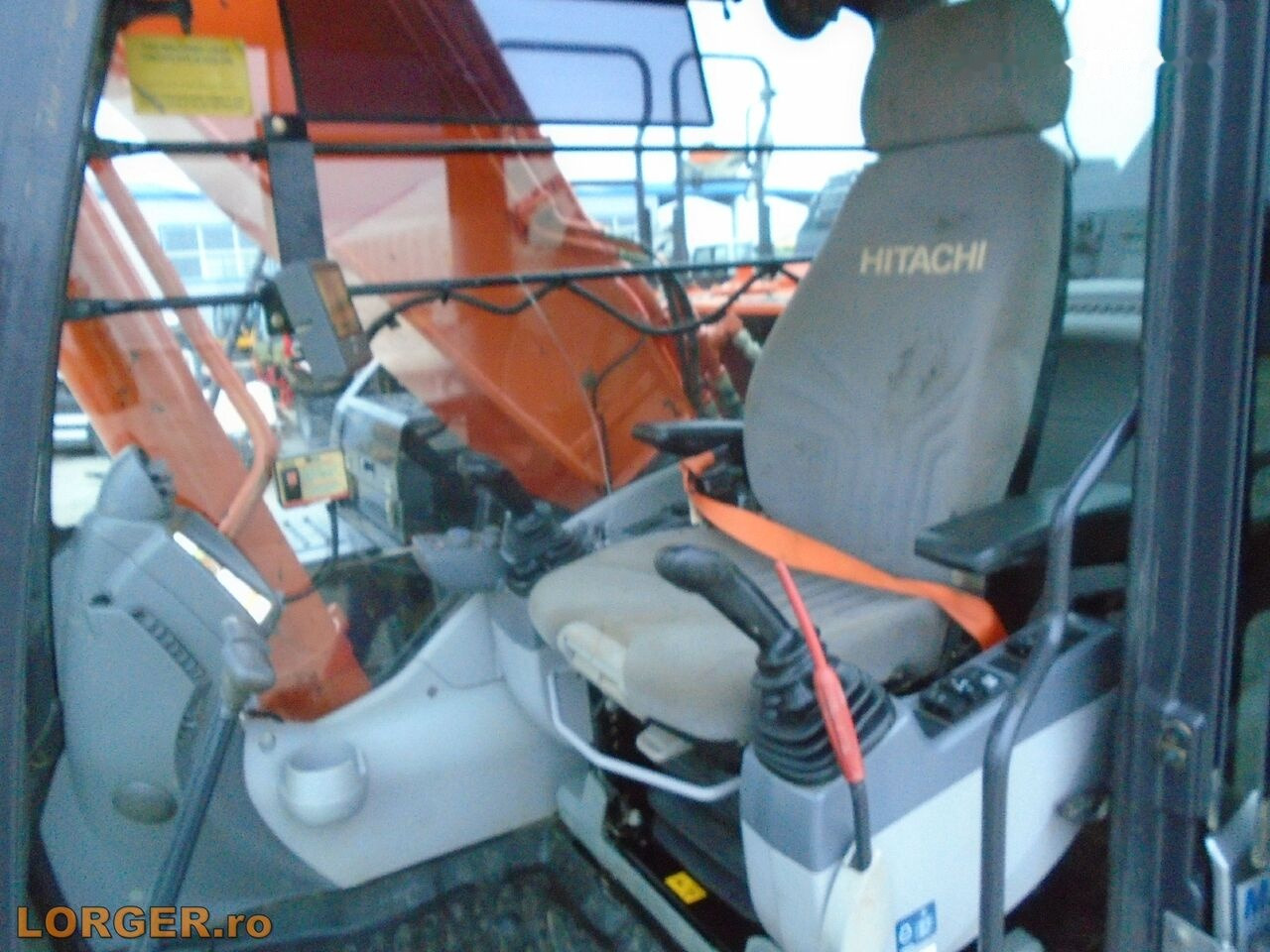 Гусеничный экскаватор Hitachi ZX300 LC-6: фото 12