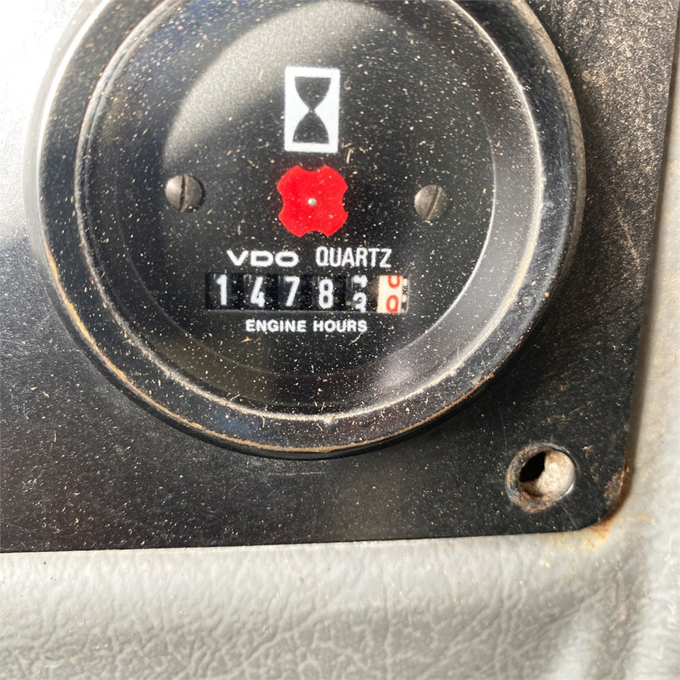 Колёсный погрузчик Volvo L 90 E: фото 16
