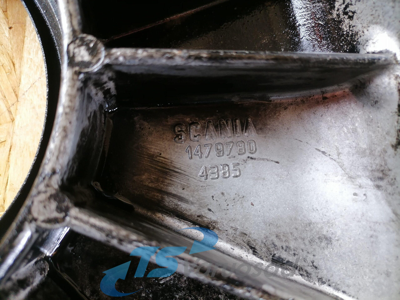 Двигатель и запчасти для Грузовиков Scania Engine front cover 1479780: фото 3