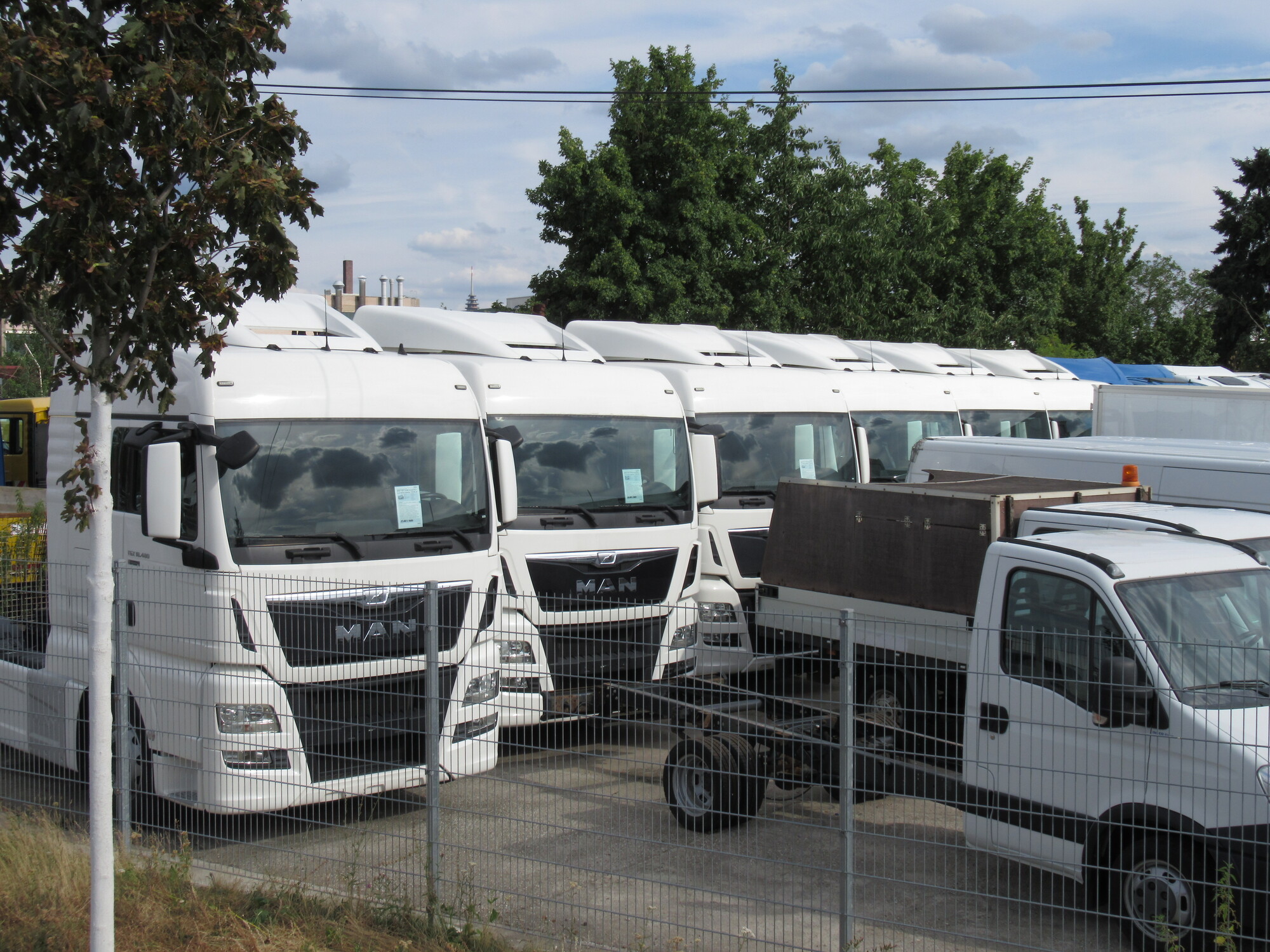 AutoStratis - Коммерческие автомобили undefined: фото 1