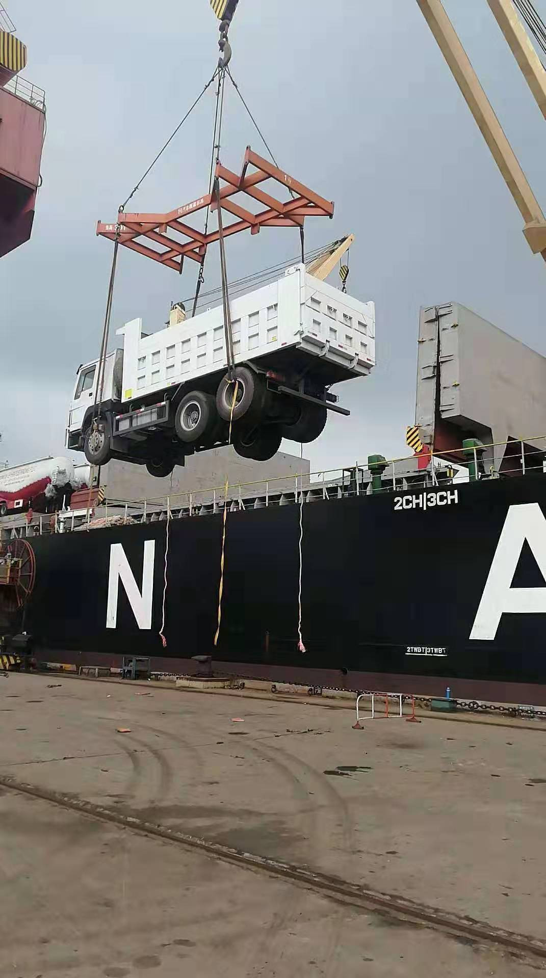 Shandong Guhong Auto Industrial CO., LTD - Грузовики - Год: 2019, 6х4, Кондиционер undefined: фото 4