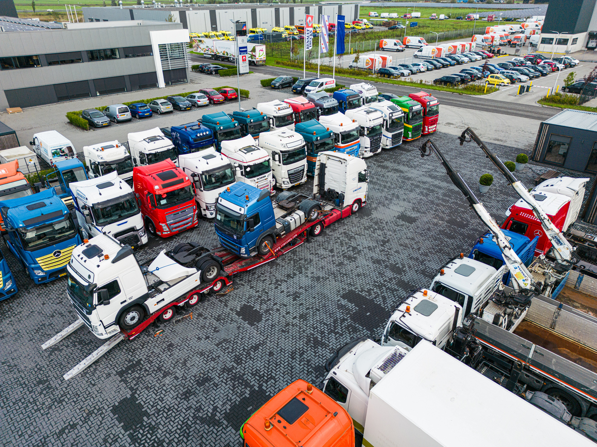 LVS Used TRUCKS - объявления о продаже undefined: фото 3