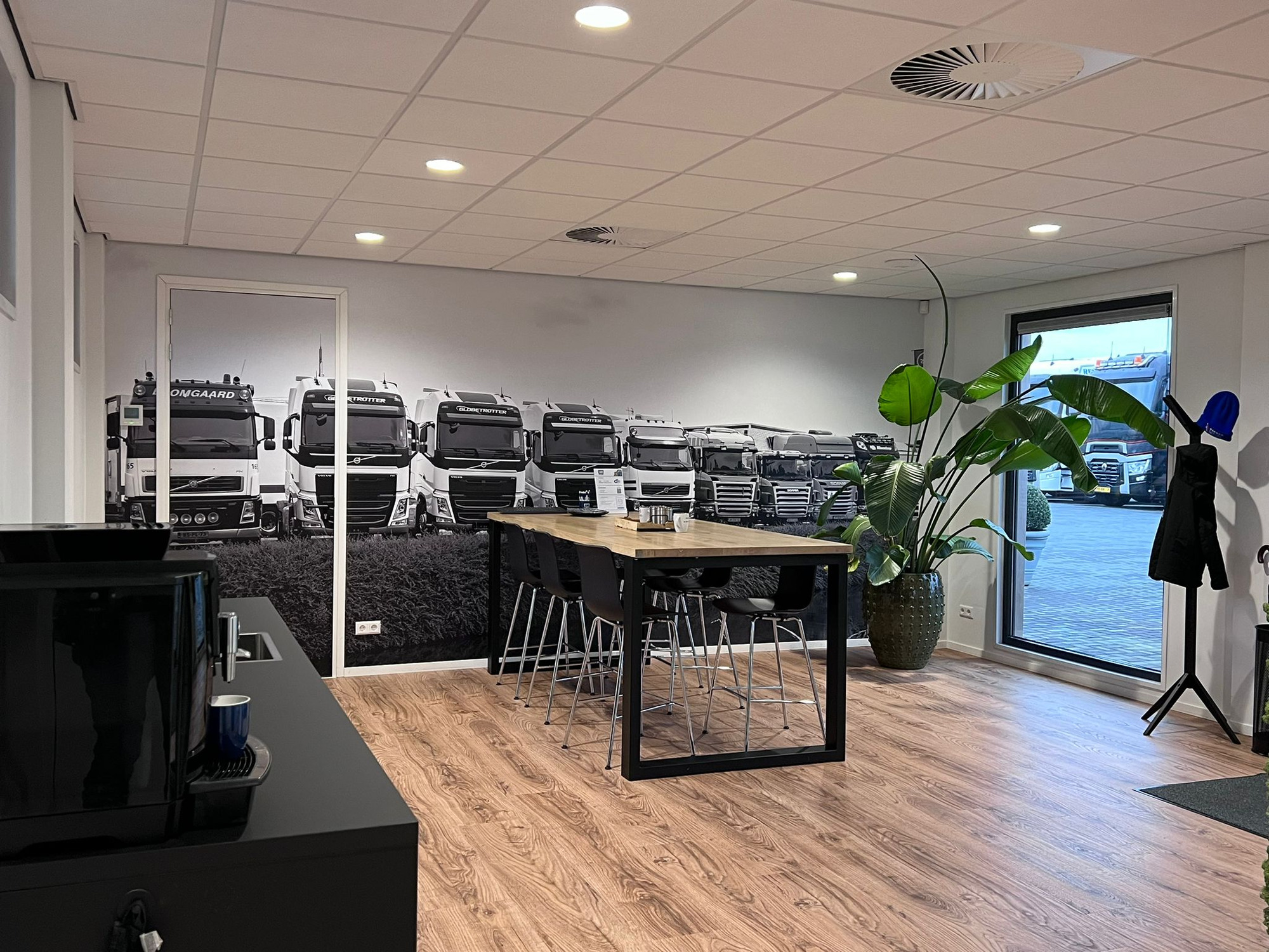 LVS Used TRUCKS - объявления о продаже undefined: фото 5