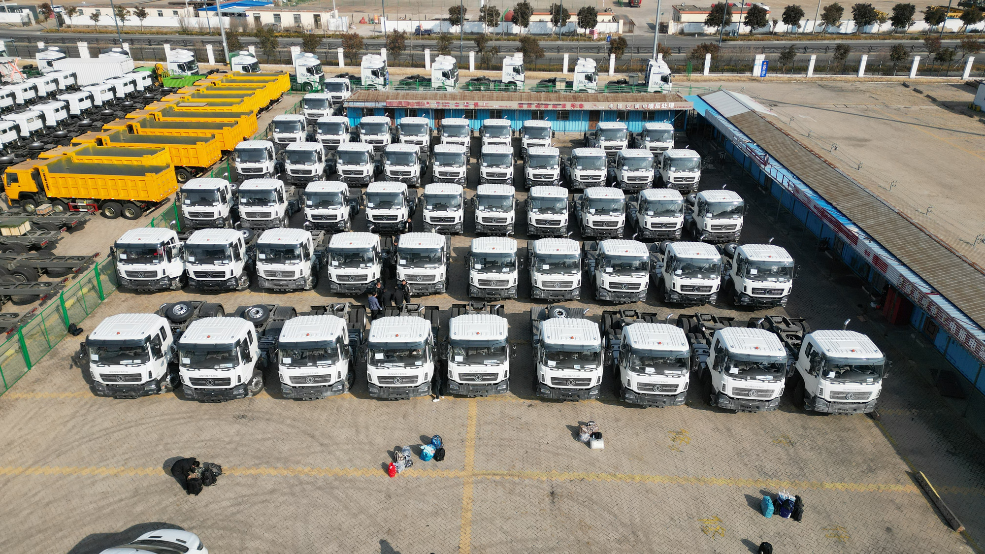 Qingdao Higher Weight Trade Co. LTD - Грузовики SINOTRUK - Год: 2022, Euro 3 undefined: фото 1