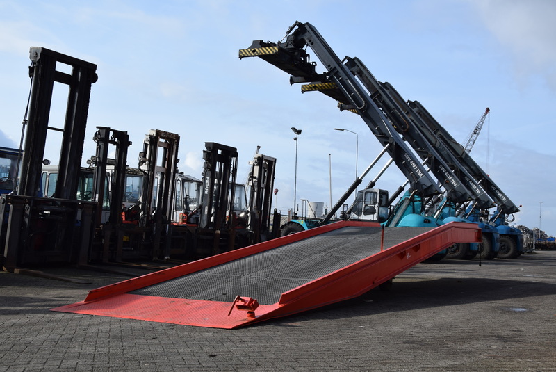 MTC Forklifts b.v. - Погрузочно-разгрузочная техника LINDE - дизель undefined: фото 6