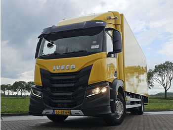 Грузовик с закрытым кузовом IVECO S-WAY
