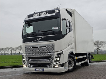 Грузовик с закрытым кузовом VOLVO FH16 750