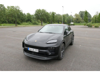 Внедорожник PORSCHE