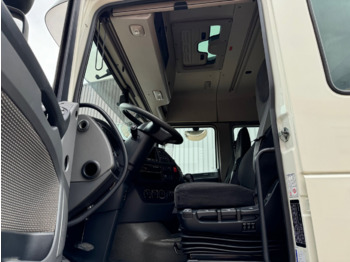 Фото интерьера 1: Грузовик бортовой/ Платформа DAF XF 410 FA 4x2 XF 410 FA 4x2, Fahrschule, 2x AHK, 6 Sitze Фото интерьера 1: Грузовик бортовой/ Платформа DAF XF 410 FA 4x2 XF 410 FA 4x2, Fahrschule, 2x AHK, 6 Sitze