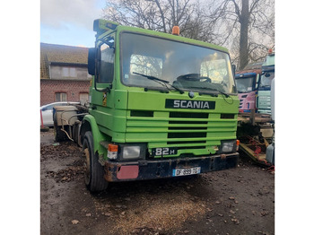 Грузовик-контейнеровоз/ Сменный кузов SCANIA 82