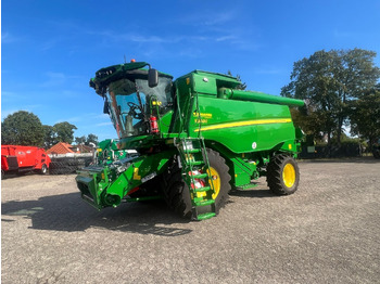 Зерноуборочный комбайн JOHN DEERE T560