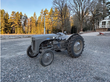 Трактор MASSEY FERGUSON