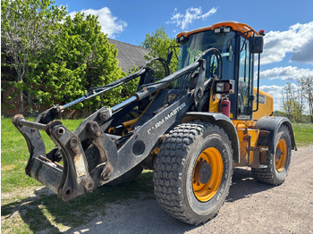 Колёсный погрузчик JCB