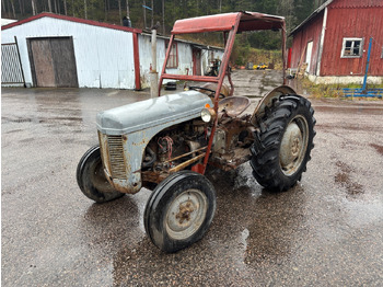 Трактор MASSEY FERGUSON