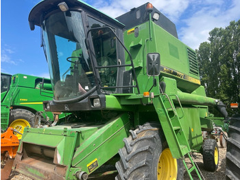 Зерноуборочный комбайн JOHN DEERE