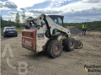 Мини-погрузчик с бортовым поворотом Bobcat S 250: фото 4