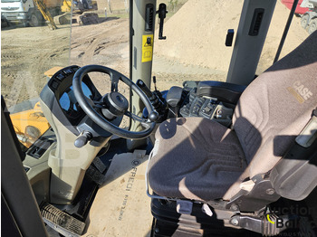 Колёсный погрузчик Case 821 F: фото 5