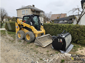 Мини-погрузчик с бортовым поворотом Caterpillar 242 D 3: фото 2