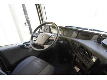 Фото интерьера 1: Тягач Volvo FH 420 6X2 ADR EURO 6 Фото интерьера 1: Тягач Volvo FH 420 6X2 ADR EURO 6