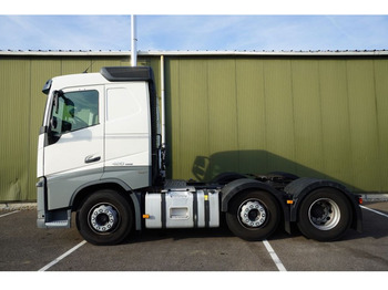 : фото в шапке страницы