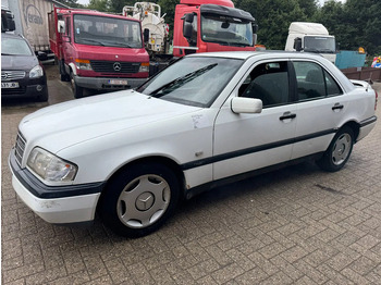 Седан MERCEDES-BENZ