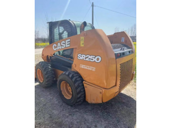 Мини-погрузчик с бортовым поворотом CASE SR 250: фото 1