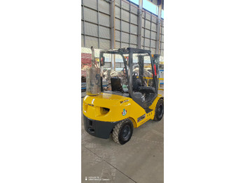 Дизельный погрузчик KOMATSU
