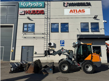 Компактный фронтальный погрузчик GIANT