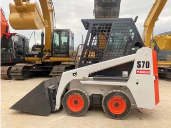 Мини-погрузчик с бортовым поворотом BOBCAT S250