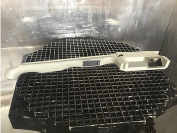 Кабина и интерьер LIEBHERR