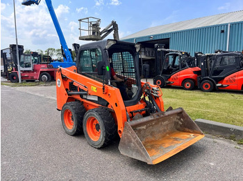 Мини-погрузчик с бортовым поворотом BOBCAT S450