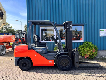 Дизельный погрузчик TOYOTA