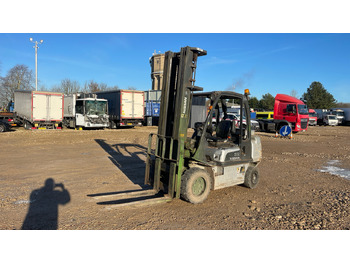 Дизельный погрузчик NISSAN