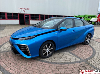 Седан TOYOTA