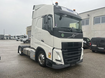 : фото в шапке страницы