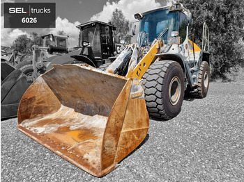 : фото в шапке страницы