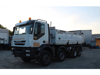Самосвал IVECO Trakker