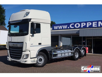 Грузовик-контейнеровоз/ Сменный кузов DAF XF 106 450