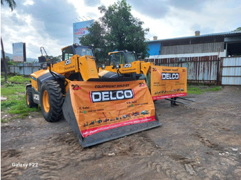 Телескопический погрузчик JCB