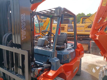 Дизельный погрузчик toyota: фото 2 Дизельный погрузчик toyota: фото 2