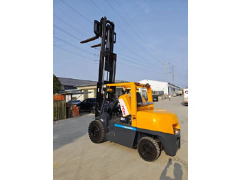 Дизельный погрузчик TCM FD50: фото 5 Дизельный погрузчик TCM FD50: фото 5