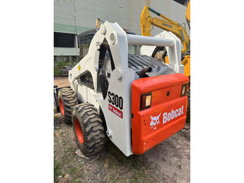 Мини-погрузчик с бортовым поворотом BOBCAT S300