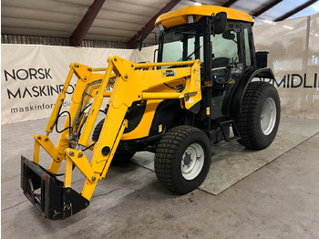 Трактор JCB